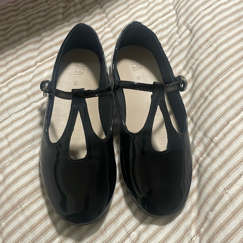 Zara girls shiny black dress shoes